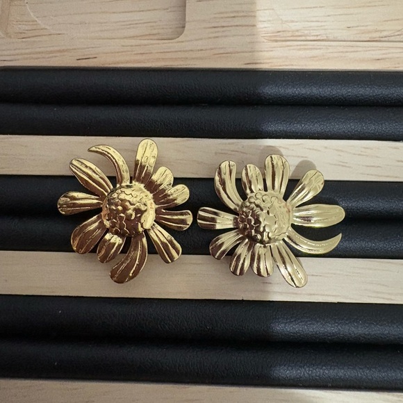 Gold Floral Earrings - Picture 4 of 4